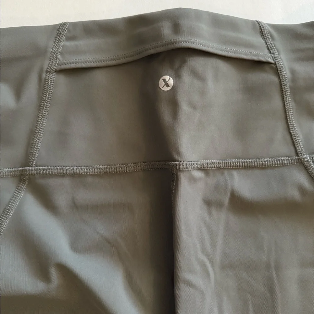 Xersion Women’s Olive Green and Yellow High Waist Capri Leggings Size XL NWOT